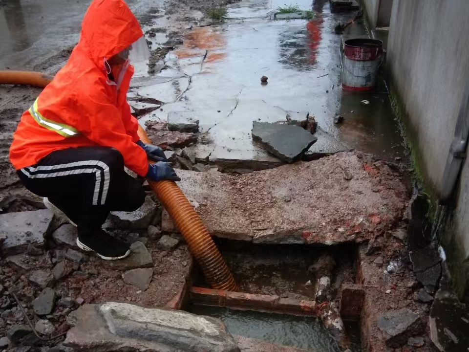 汉中专业清理污水池 炜誉市政以规范流程守护城市 “肠道”