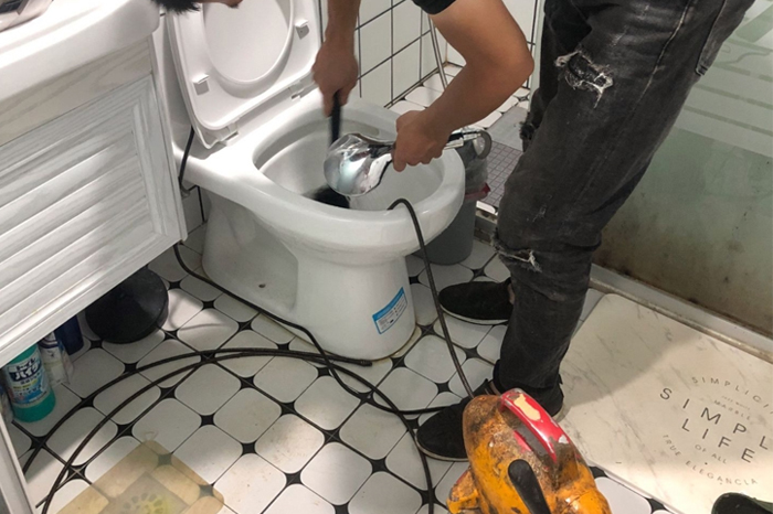 汉中马桶堵塞自己疏通还是找师傅？专业上门服务让你省时更省心