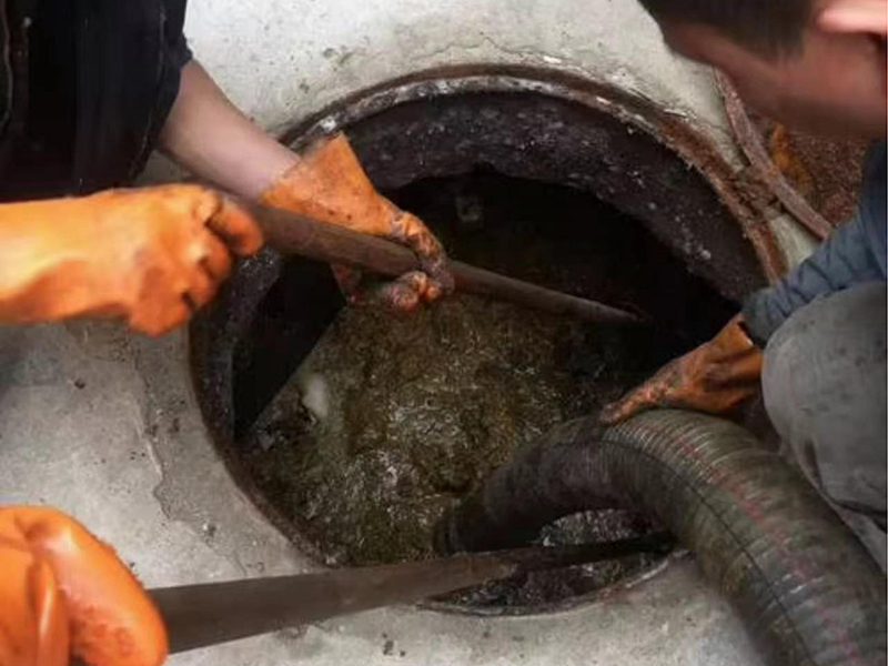 汉中清理化粪池时如何避免沼气的危害？